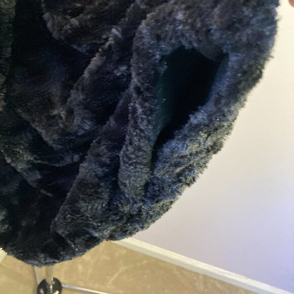 Sporto Reversable Cape, Fleece/ Faux Fur, One Size - Picture 7 of 12